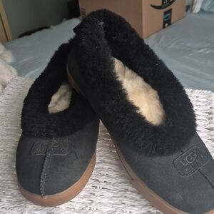 UGGS 10 Black Suede With Furry Edge Continues With Fuzzy Soft Inside EUC